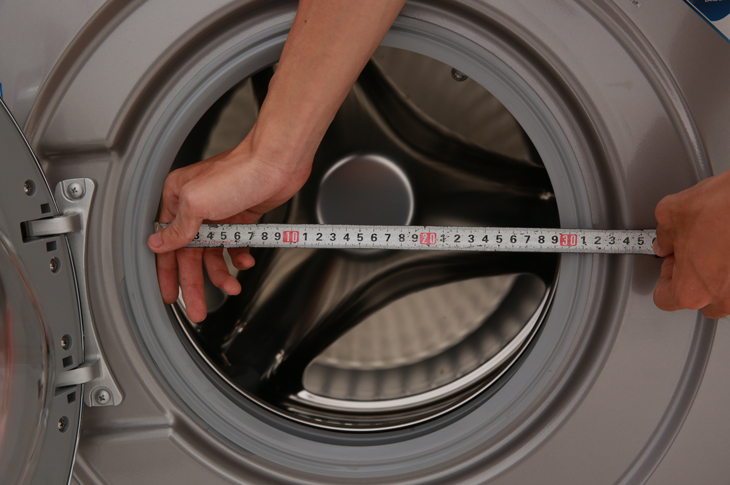 Đường kính cửa lồng giặt Đánh giá chi tiết máy giặt TCL King Series TWF90-K14508DC04 > Đường kính cửa lồng giặt