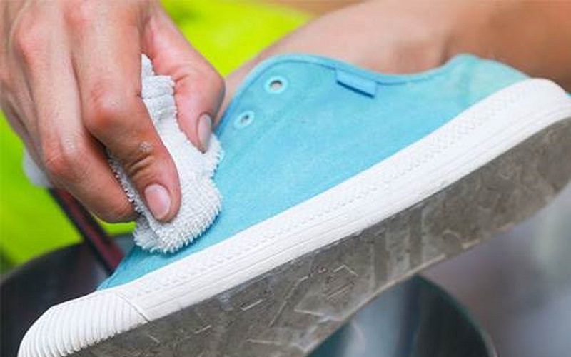 Cách làm sạch đế giày thể thao với các nguyên liệu có sẵn trong nhà