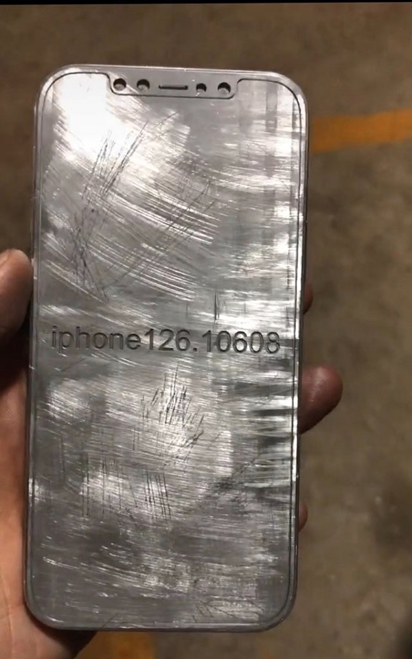 Khuôn đúc iPhone 12 xuất hiện với thiết kế mạnh mẽ, cạnh phẳng giống iPad Pro, đúng kiểu mà nhiều iFan mong đợi Khuôn đúc iPhone 12 xuất hiện với thiết kế mạnh mẽ, cạnh phẳng giống iPad Pro, đúng kiểu mà nhiều iFan mong đợi