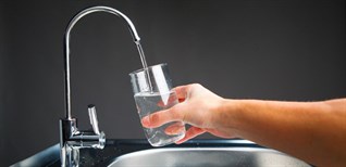 Máy lọc nước tích hợp đèn UV là gì? Có tác dụng gì? Có nên mua không?