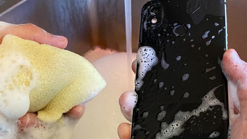 Things not recommended for smartphone screen cleaning