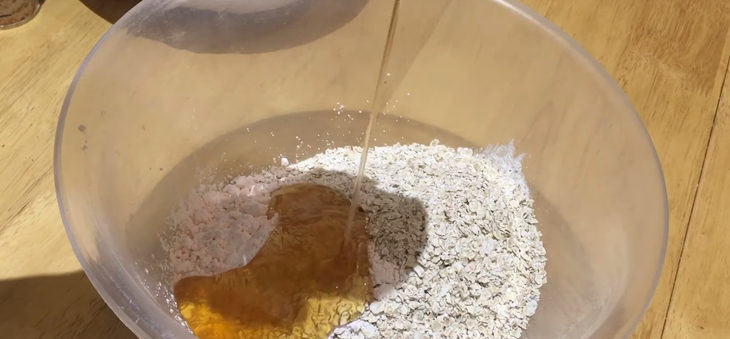 Bước 1 Trộn bột Bánh mì mật ong yến mạch