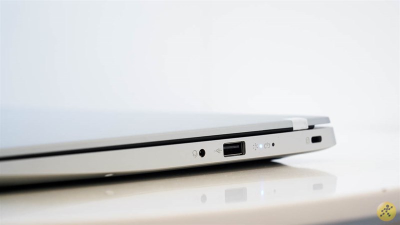 Cạnh phải Aspire A514 53G