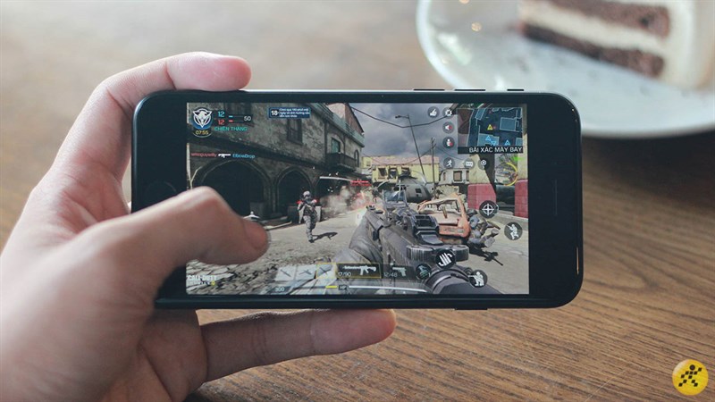 iPhone SE chơi game iPhone SE chơi game