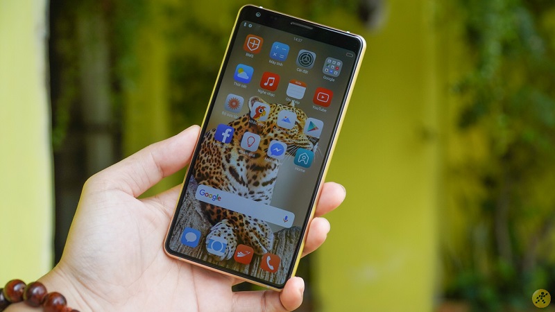 Bphone bị người dùng tố tự động chụp ảnh