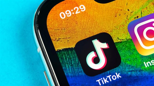 Làm sao để chọn video trên TikTok và lưu về iPhone?
