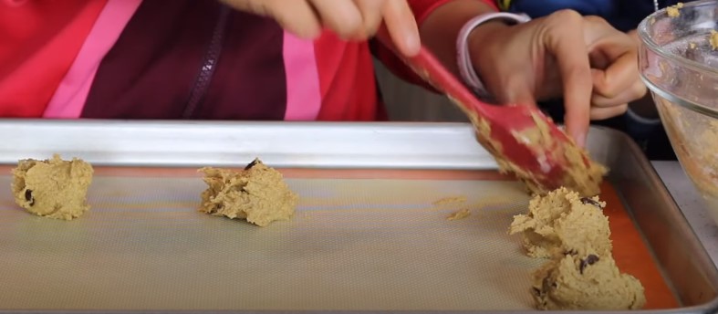 Bước 3 Tạo hình bánh Bánh quy cookie keto từ bột mì nguyên cám