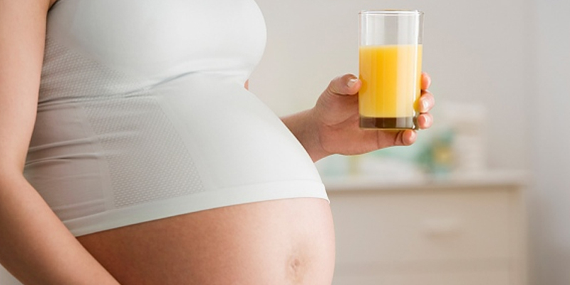Một số điều cần biết về dùng vitamin C cho phụ nữ đang mang thai