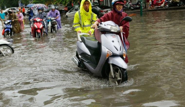 Ẩn đằng sau những chiếc áo mưa là một "ổ" vi khuẩn, lưu ý khi sử dụng áo mưa để bảo vệ sức khoẻ
