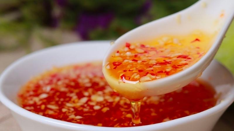 How to make sweet and sour fish sauce to eat delicious pancakes, keep for a long time