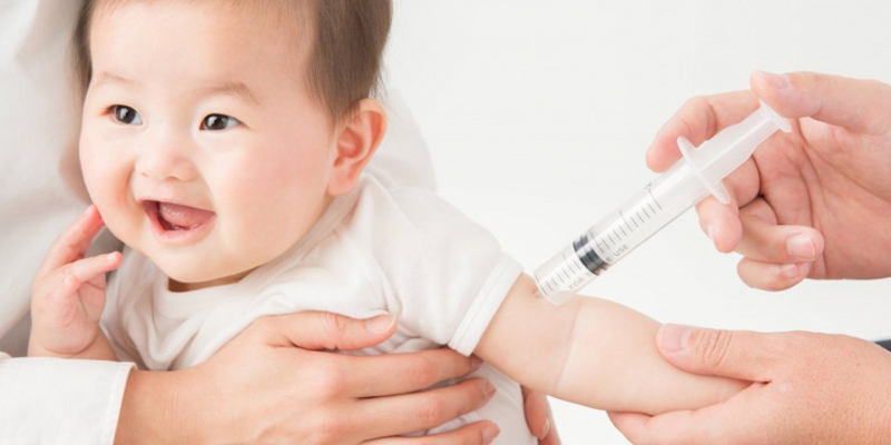 Trẻ nên tiêm vaccin phòng bệnh
