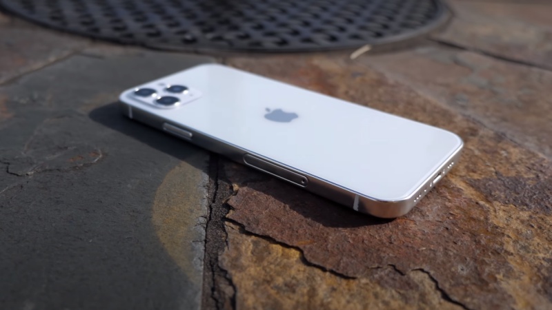 Video trên tay 3 phiên bản iPhone 12 dummy: 5.4 inch, 6.1 inch và 6.7 inch. Bản 5.4 inch nhỏ gọn hơn cả iPhone SE 2020 Video trên tay 3 phiên bản iPhone 12 dummy: 5.4 inch, 6.1 inch và 6.7 inch. Bản 5.4 inch nhỏ gọn hơn cả iPhone SE 2020