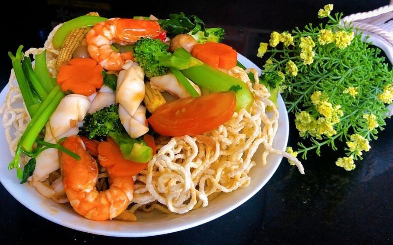 How to make Chinese standard seafood fried noodles, not soft for a long time