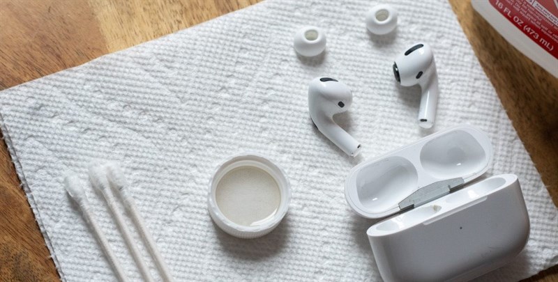 Đừng để Airpods 'bay màu' vì không vệ sinh đúng cách Đừng để Airpods 'bay màu' vì không vệ sinh đúng cách