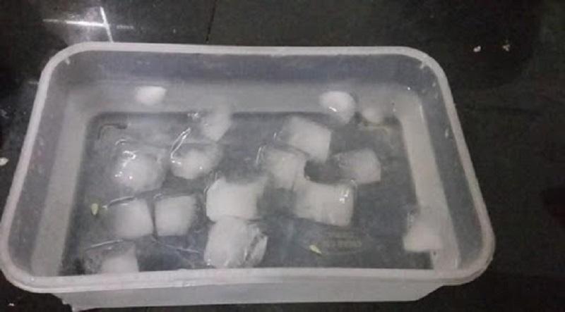 Nấu nước và chuẩn bị đá lạnh