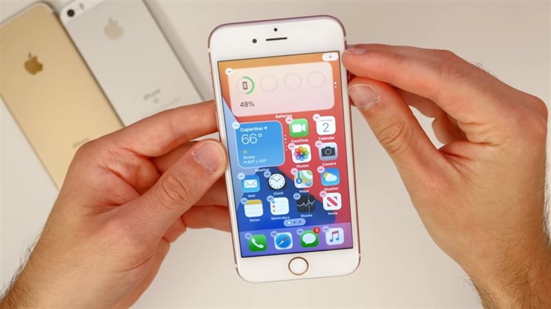 Thật bất ngờ: iPhone 6s 5 năm tuổi vẫn chạy rất mượt mà trên iOS 14, fan Android có chạnh lòng? Thật bất ngờ: iPhone 6s 5 năm tuổi vẫn chạy rất mượt mà trên iOS 14, fan Android có chạnh lòng?