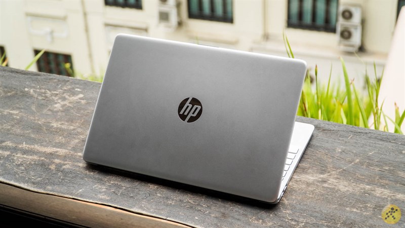 mặt lưng của HP 15s