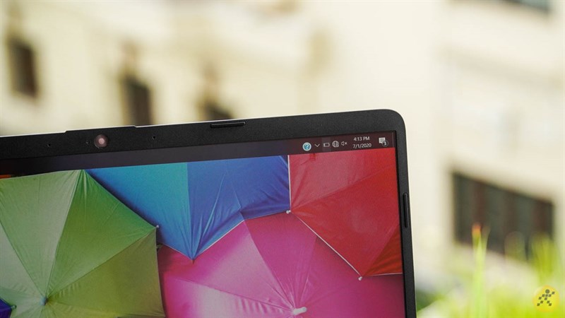 góc viền cạnh trên của máy