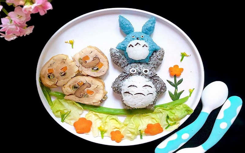 Hai cậu bạn hàng xóm Totoro qua ăn cơm chung với con yêu này!