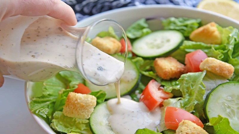 Làm nước sốt trộn salad