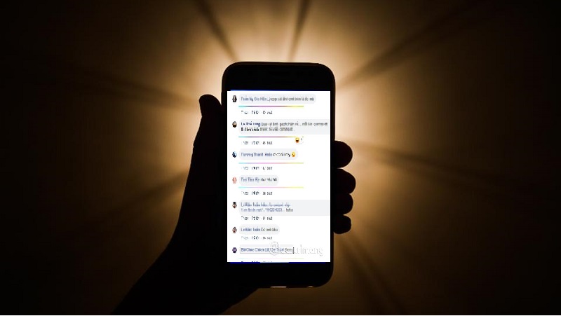 Bình luận trên Facebook xuát hiện dải màu