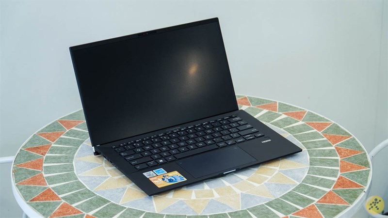 Thiết kế của ASUS ExpertBook B9450F