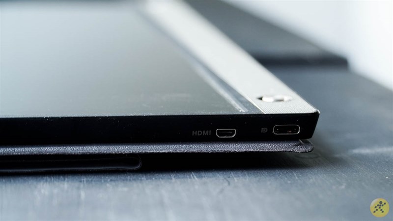 cổng kết nối ở cạnh trái