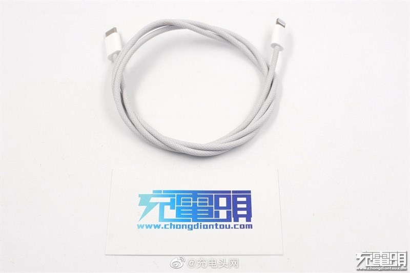 iPhone 12 không đi kèm tai nghe, bộ sạc nhưng sẽ có dây cáp USB-C bện vải dù chất lượng cao iPhone 12 không đi kèm tai nghe, bộ sạc nhưng sẽ có dây cáp USB-C bện vải dù chất lượng cao