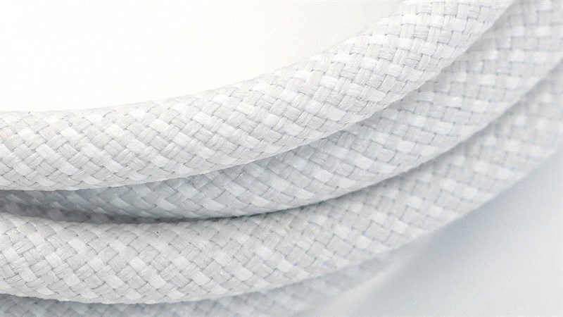 iPhone 12 không đi kèm tai nghe, bộ sạc nhưng sẽ có dây cáp USB-C bện vải dù chất lượng cao iPhone 12 không đi kèm tai nghe, bộ sạc nhưng sẽ có dây cáp USB-C bện vải dù chất lượng cao