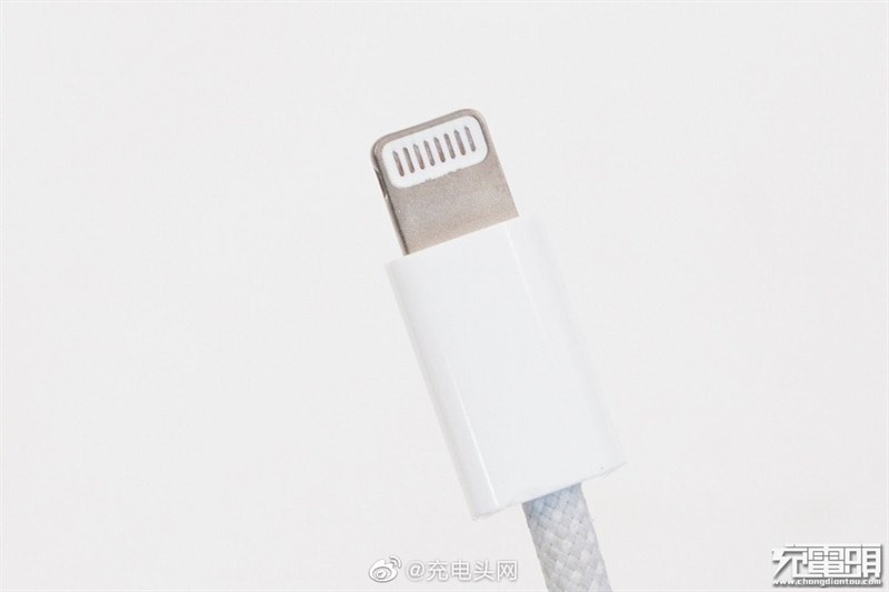 iPhone 12 không đi kèm tai nghe, bộ sạc nhưng sẽ có dây cáp USB-C bện vải dù chất lượng cao iPhone 12 không đi kèm tai nghe, bộ sạc nhưng sẽ có dây cáp USB-C bện vải dù chất lượng cao