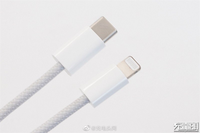 iPhone 12 không đi kèm tai nghe, bộ sạc nhưng sẽ có dây cáp USB-C bện vải dù chất lượng cao iPhone 12 không đi kèm tai nghe, bộ sạc nhưng sẽ có dây cáp USB-C bện vải dù chất lượng cao