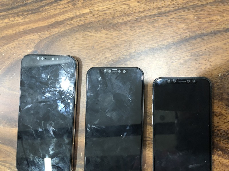 Cận cảnh mô hình 3 phiên bản iPhone 12 tại Việt Nam, đúng là đẹp thật, chắc phải gom tiền ‘xúc’ 1 chiếc thôi