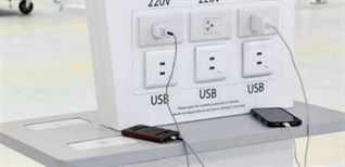 Có nên sạc pin nơi công cộng? Làm gì khi điện thoại hết pin tại đây?