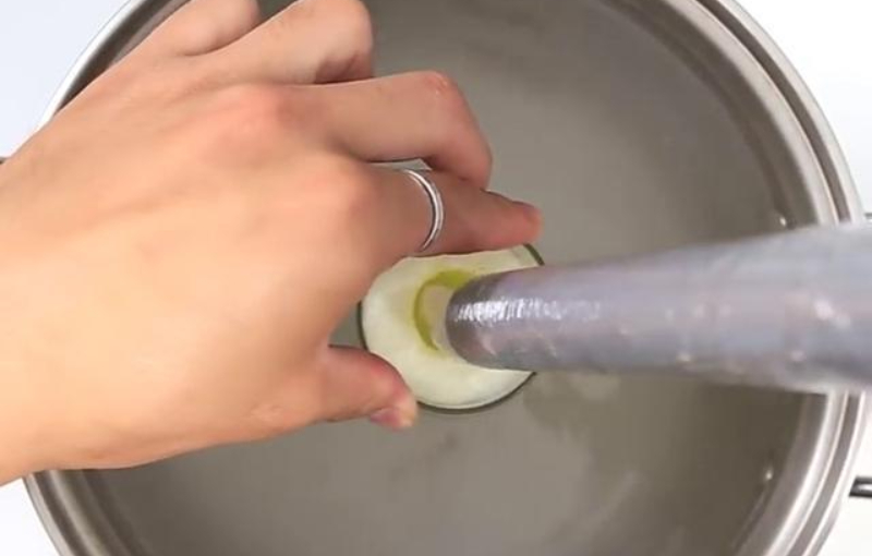 đun cách thủy khoảng 10 phút