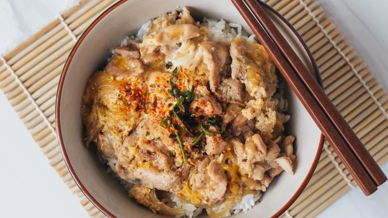 Cơm Oyakodon của Nhật