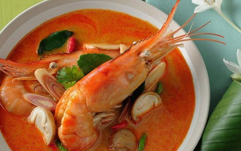 Cách nấu canh Tom Yum chua cay ngon chuẩn vị Thái Lan