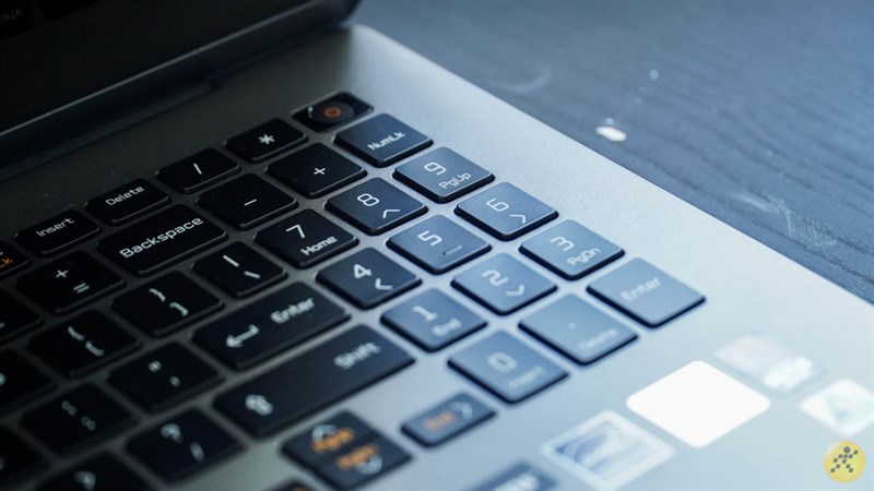 Bàn phím số ở phần bên phải