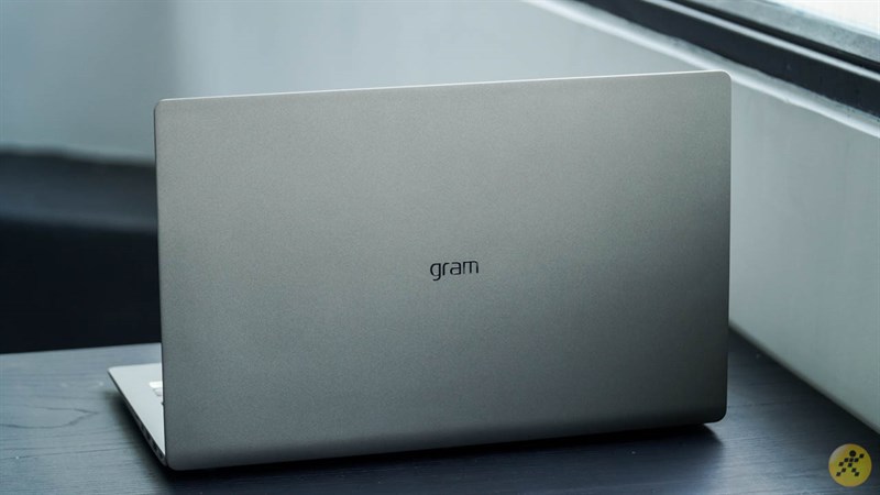 mặt lưng của LG Gram 15