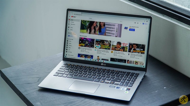 LG Gram 15 sở hữu tấm nền IPS LCD tươi sáng