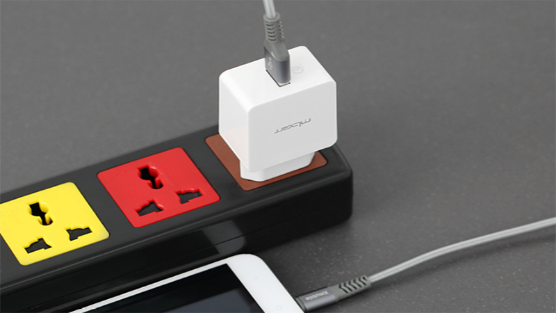 Adapter sạc 3A Qualcomm 3.0 Mbest DS136S Trắng Adapter sạc 3A Qualcomm 3.0 Mbest DS136S Trắng