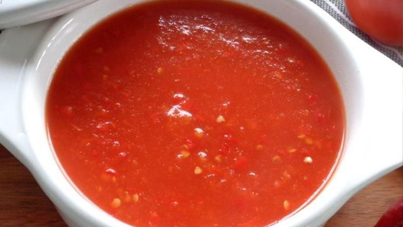 9x teacher shows how to make “delicious” chili sauce that makes sisters eager to learn