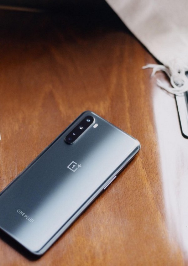 OnePlus Nord 5G chính thức ra mắt: Màn hình AMOLED 6.44 inch 90Hz, chip Snapdragon 765G, 4 camera 48MP mặt sau, giá 8.6 triệu đồng