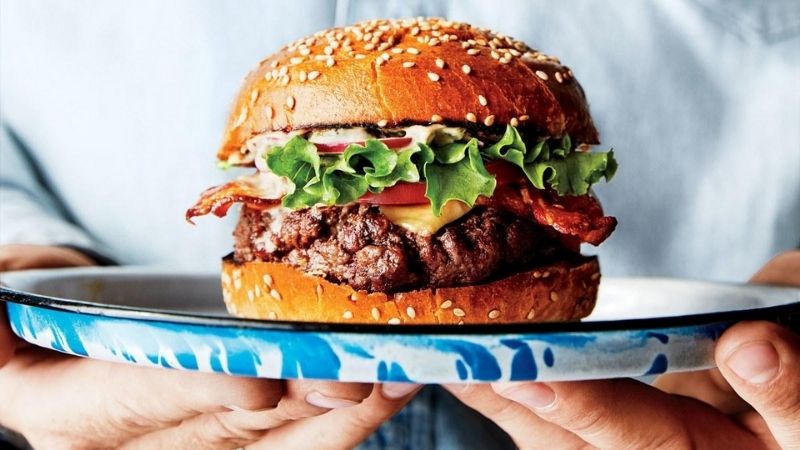 3 ways to make American-style beef burger as delicious as the restaurant