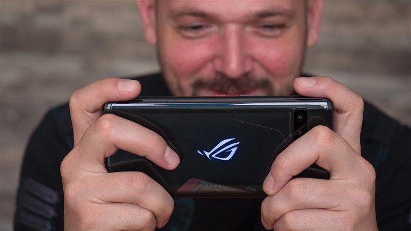 Smartphone dành cho game thủ ASUS ROG Phone 3 5G ra mắt: Màn hình AMOLED 144Hz, chip Snapdragon 865+, giá hơn 21 triệu đồng