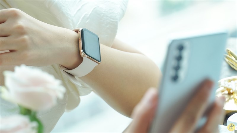 Chiếc OPPO Watch mà Sếp Tùng đang đeo và sắp ra mắt tại Việt Nam là phiên bản chạy Wear OS của Google