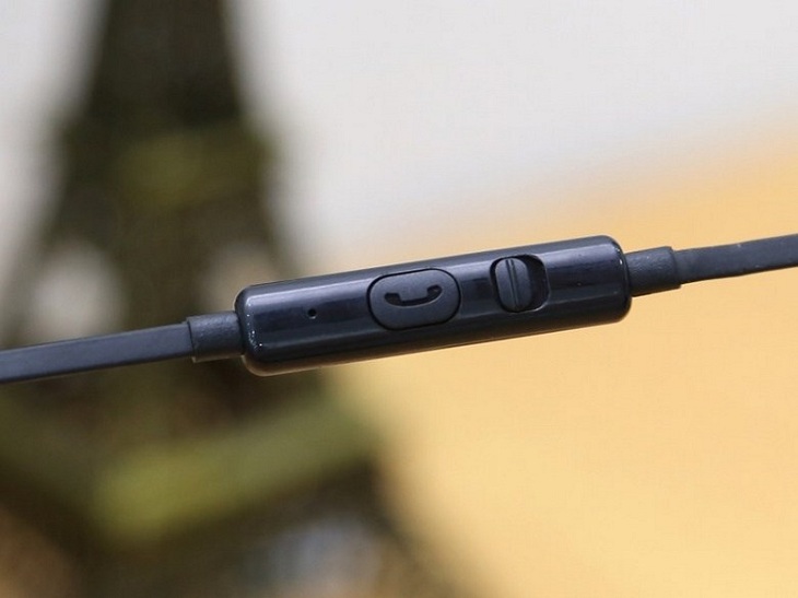 Tai nghe trang bị nút bấm để nhận cuộc gọi nhanh chóng