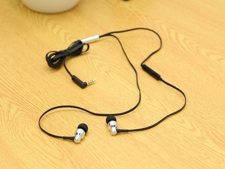 Làm từ chất liệu dẻo cao caaos, tai nghe Awei có chất lượng bền bỉ