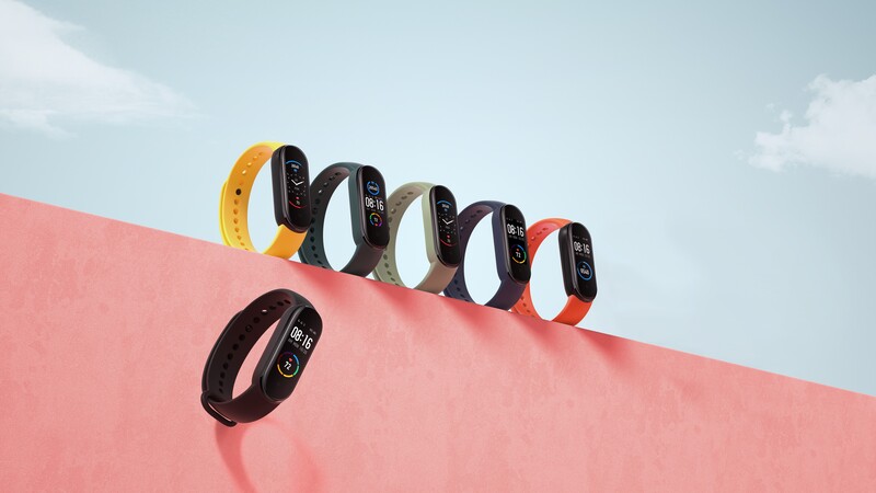 Vòng đeo tay thông minh Mi Band 5 đang mở bán tại Thế Giới Di Động với giá dưới 1 triệu đồng, vậy nó có đáng mua không?