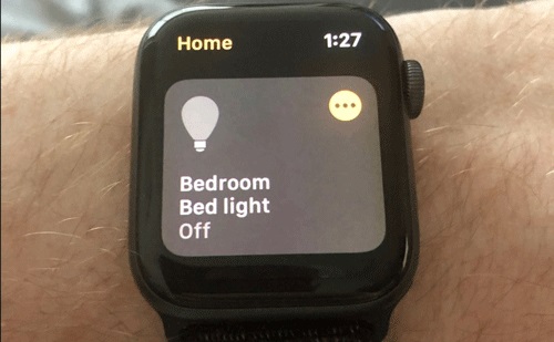 Apple Watch kiểm soát bóng đèn trong nhà thông minh