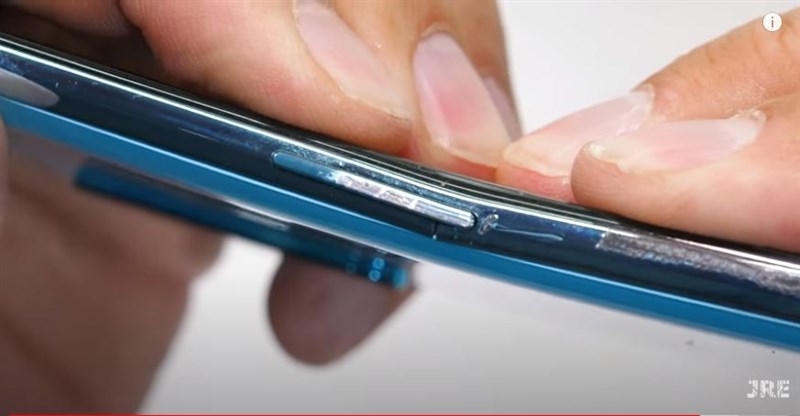 Thử nghiệm cào xước, bẻ cong, nung nóng màn hình của smartphone 5G dùng chip Snapdragon 765G, giá tốt OnePlus Nord 